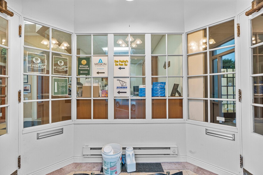 More Photos Of 416 George St, De Pere Office For Sale