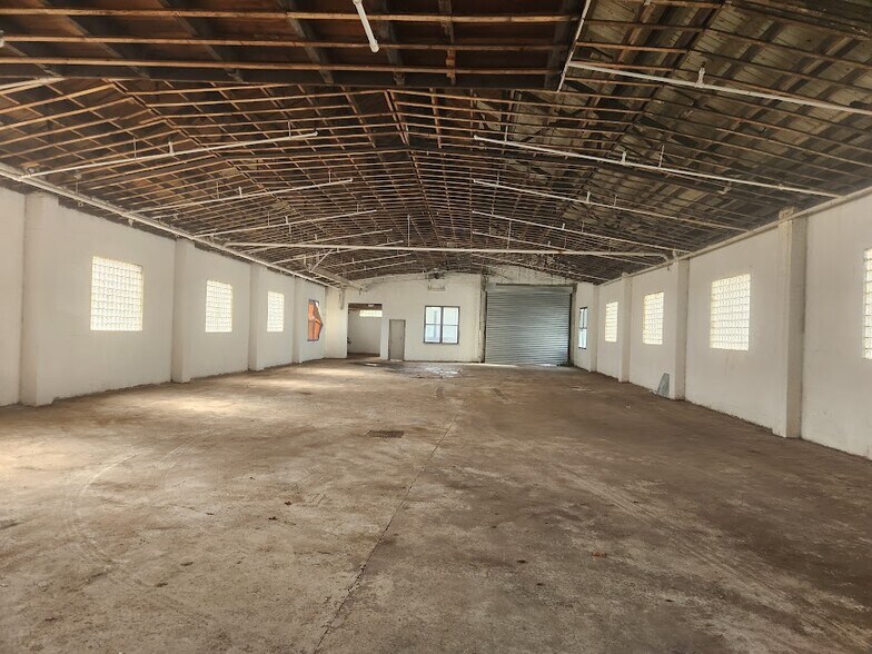More Photos Of 17 Wood St, West Haven Warehouse For Lease