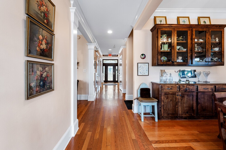 More Photos Of 202 S Mobile St, Fairhope Hospitality For Sale