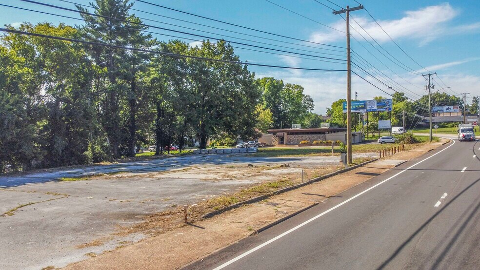 More Photos Of 1620 N Broadway St, Knoxville Land For Sale