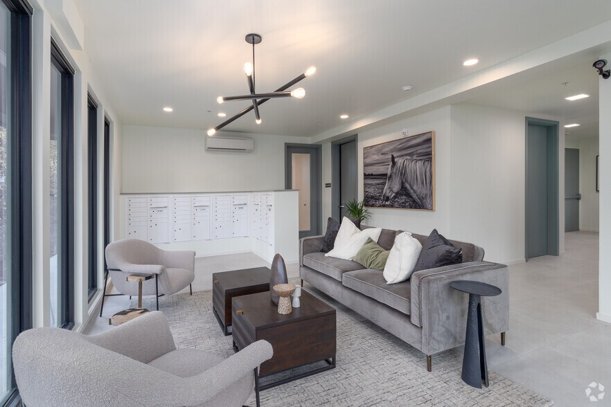 More Photos Of 1311 SW Gibbs St, Portland Apartments For Sale