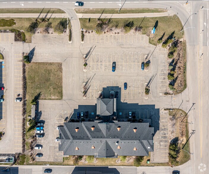 More Photos Of 11 Portage Ln, Strathcona County Hotel For Lease