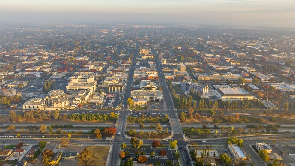 More Photos Of 100 Willow Plz, Visalia Medical For Sale