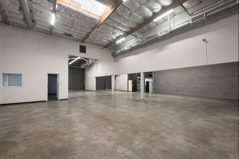 More Photos Of 1515 Railroad St, Glendale Warehouse For Lease