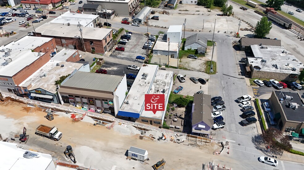 More Photos Of 117-119 E Main St, Branson General Retail For Lease