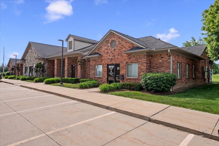 More Photos Of 38765-38795 Mound Rd, Sterling Heights Medical For Lease