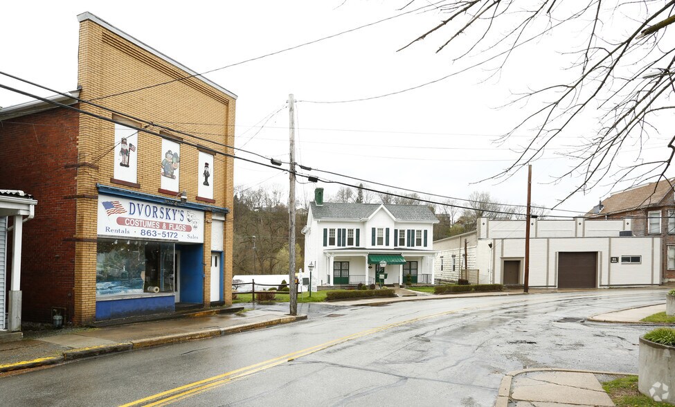 More Photos Of 47 Main St, Manor Storefront Retail Office For Lease