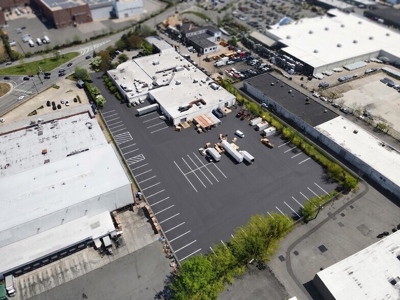 More Photos Of 840 S Broadway, Hicksville Manufacturing For Sale