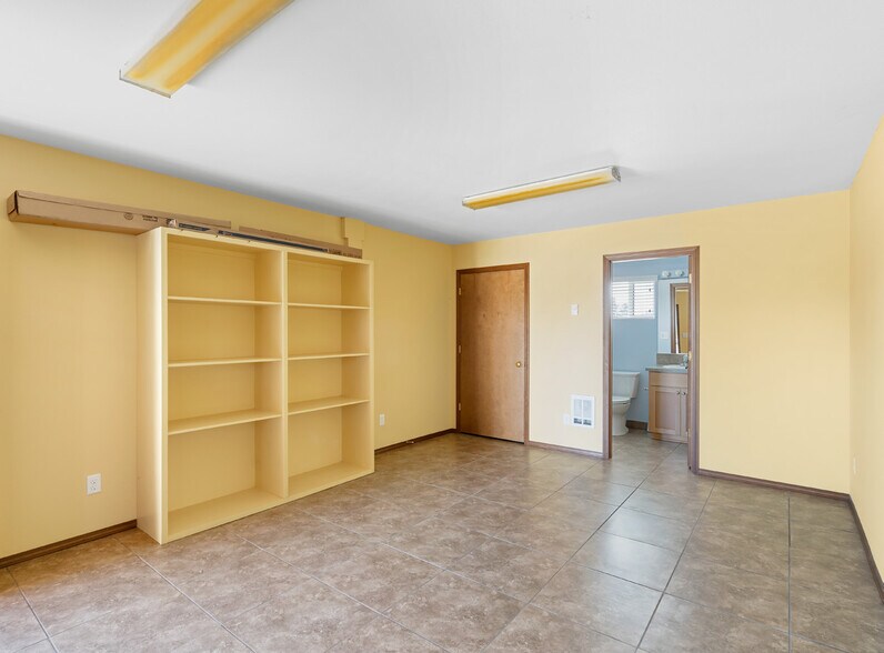 More Photos Of 34616 E Columbia Ave, Scappoose Manufacturing For Lease