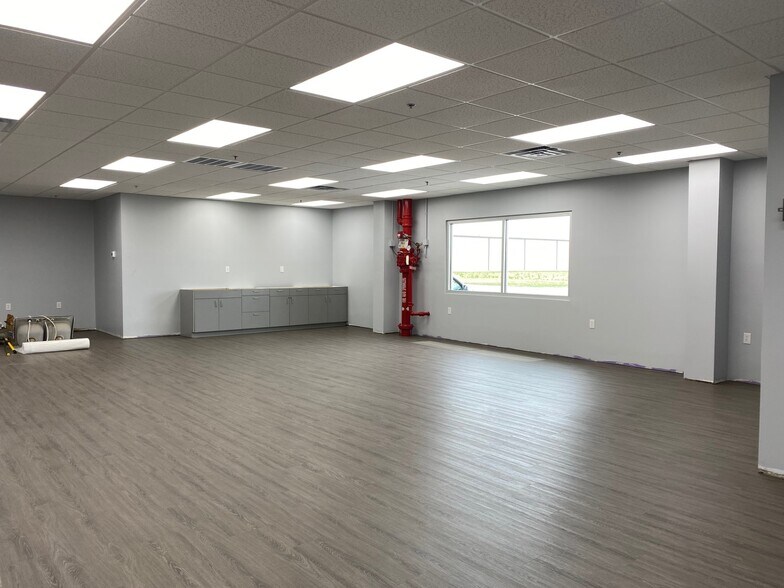 More Photos Of 2200 4th Ave, Seymour Manufacturing For Lease