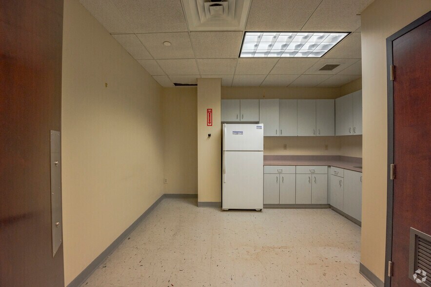 More Photos Of 330 Main St, Hartford Office For Sale