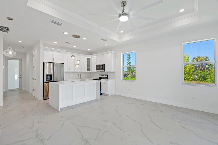 More Photos Of 1107 SE 38th St, Cape Coral Apartments For Sale