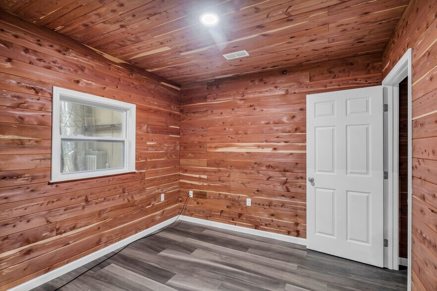 More Photos Of 1409 Buffalo Rd, Lawrenceburg Warehouse For Lease