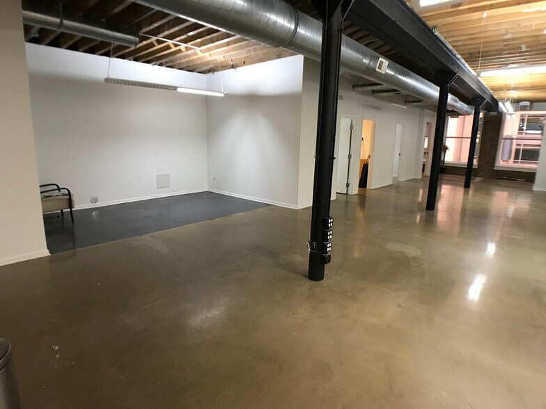 More Photos Of 108-110 W Kinzie St, Chicago Office Residential For Sale