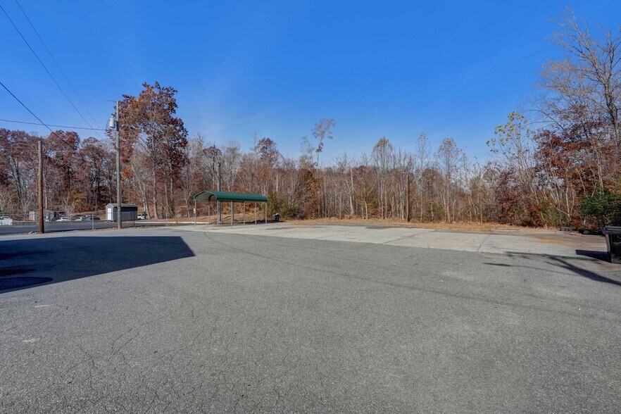 More Photos Of 247 W Kings Hwy, Eden Storefront Retail Office For Sale