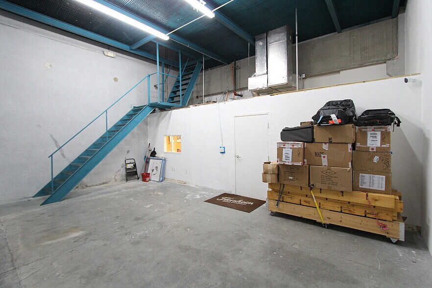 More Photos Of 2520 NW 97th Ave, Doral Showroom For Lease