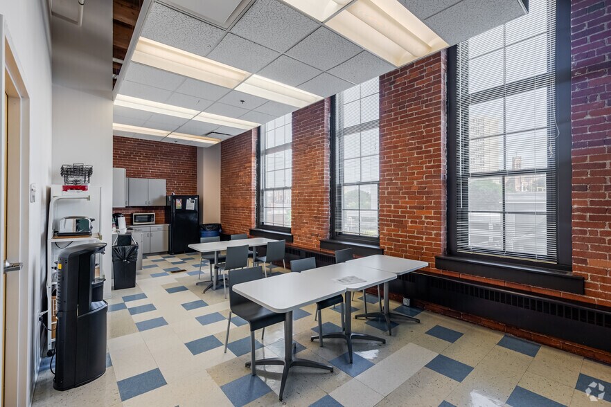 More Photos Of 1425 Forbes Ave, Pittsburgh Unknown For Lease