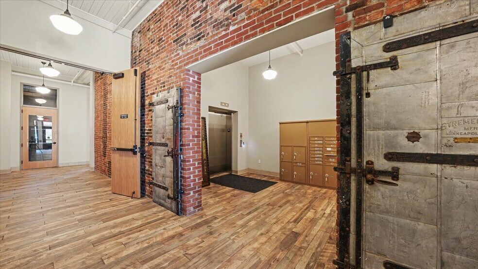 More Photos Of 102 Walnut St, Winona Office Residential For Sale