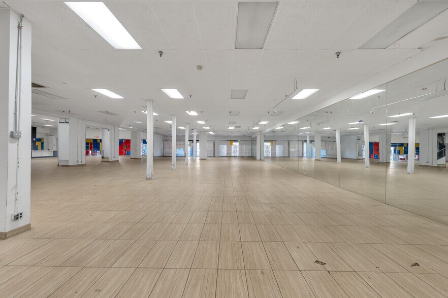 More Photos Of 6315-6323 Pacific Blvd, Huntington Park Storefront For Lease