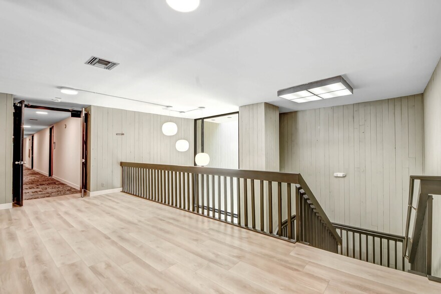 More Photos Of 21243 Ventura Blvd, Woodland Hills Unknown For Lease