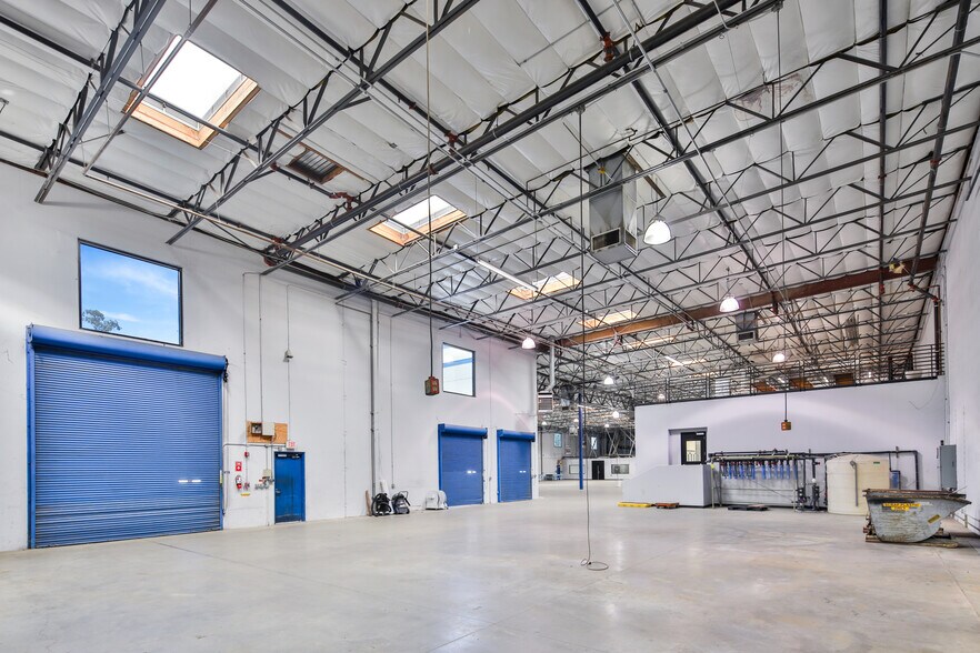 More Photos Of 27963 Franklin Pky, Valencia Warehouse For Lease