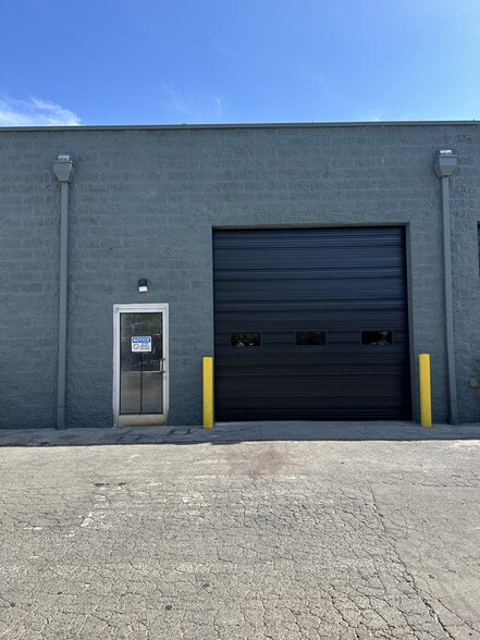 Primary Photo Of 6401 N Tryon St, Charlotte Auto Repair For Lease