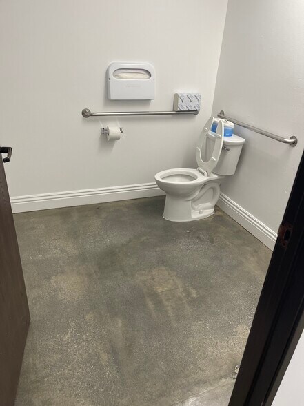 More Photos Of 1861 N Gaffey St, San Pedro Flex For Lease