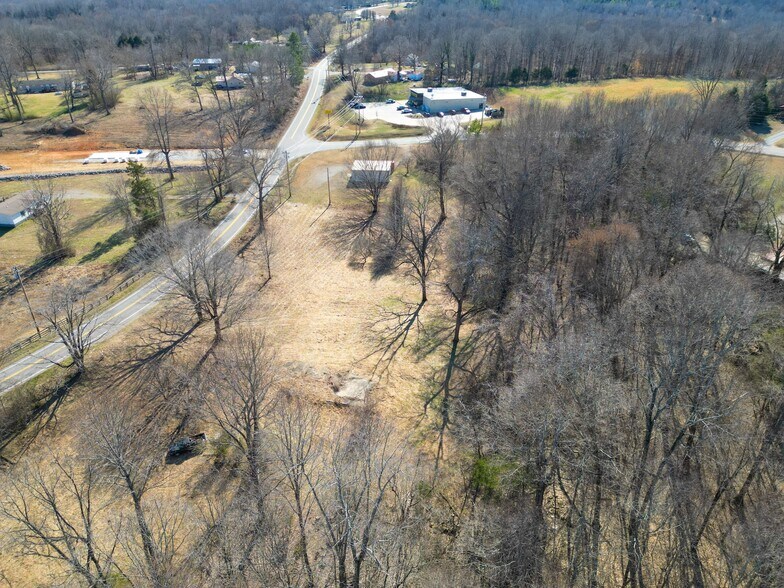 More Photos Of 2815 TN-49 Hwy, Charlotte Auto Repair For Sale