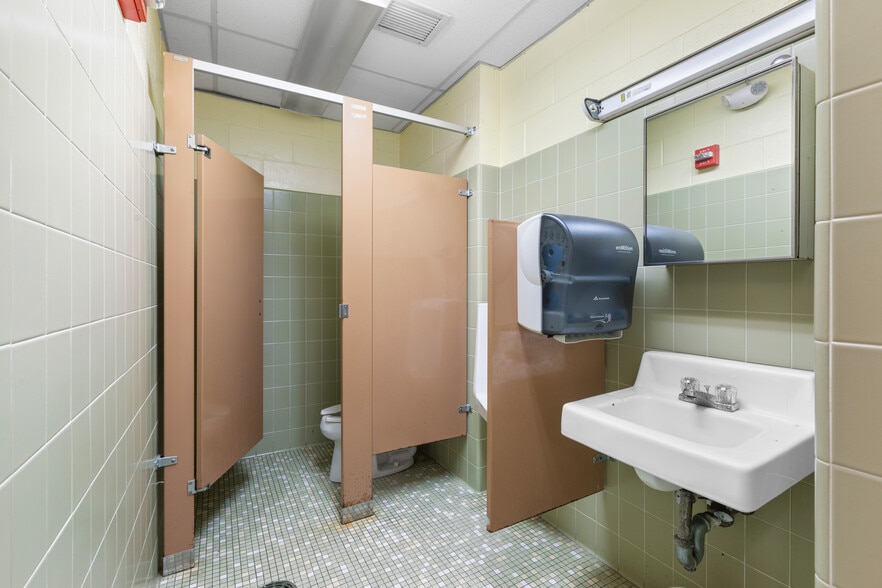 More Photos Of 12 School St, Merrimac Bank For Lease