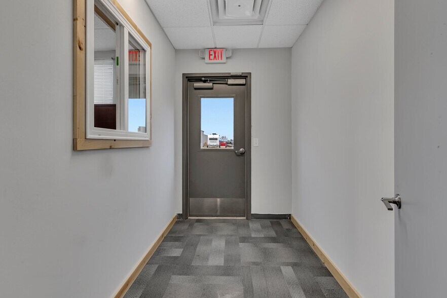 More Photos Of 3507 Dakota St, Alexandria Industrial For Lease