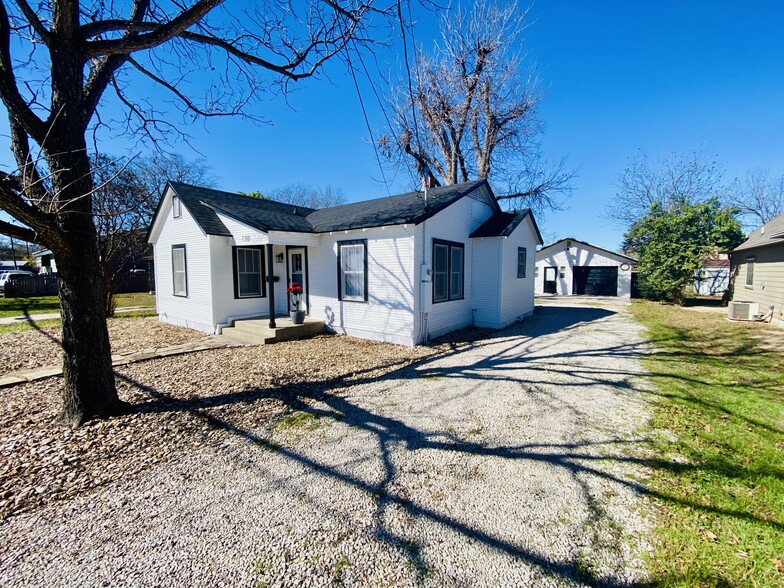 Primary Photo Of 150 W Faust St, New Braunfels Office For Sale