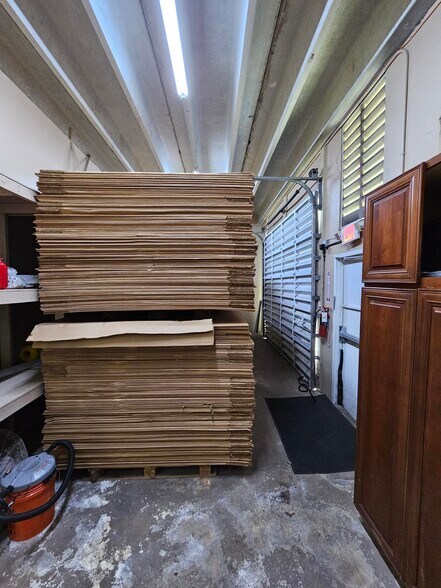 More Photos Of 8111-8119 NW 33rd St, Miami Warehouse For Sale