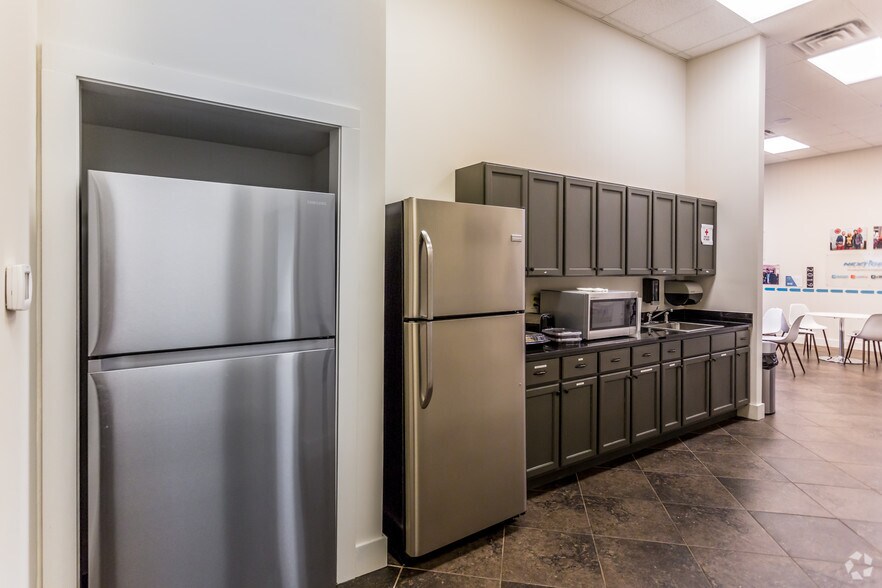 More Photos Of 304 Heritage Dr, Oxford General Retail For Lease