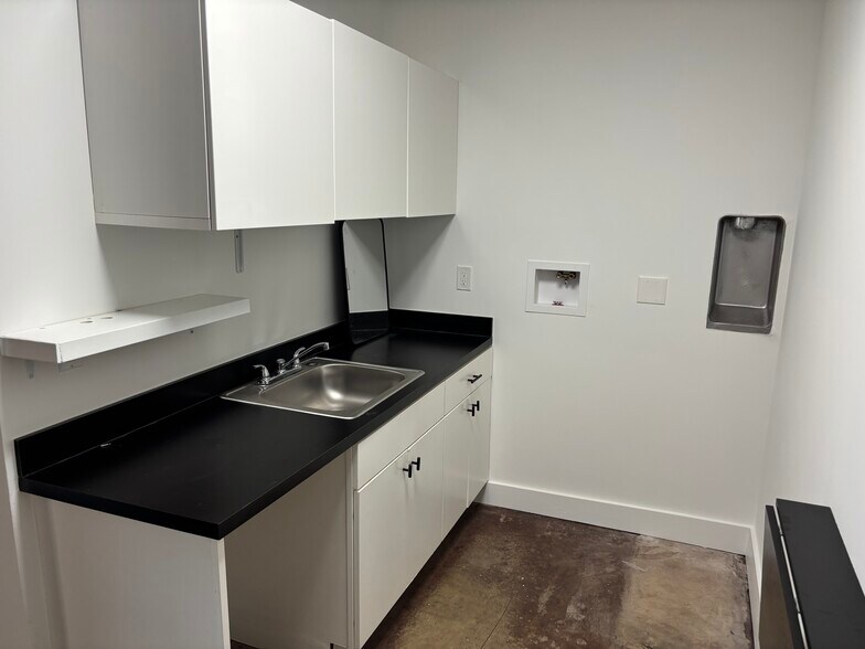 More Photos Of 1262 Simon Blvd, Easton Specialty For Sale