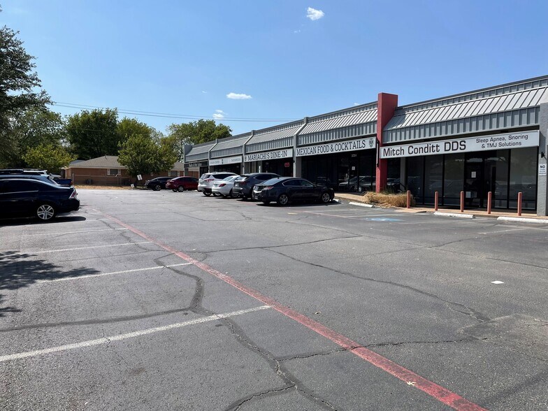 More Photos Of 5700-5730 Locke Ave, Fort Worth Unknown For Lease