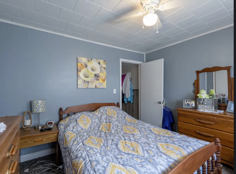 More Photos Of 1201 S Park Ave, Herrin Office For Sale