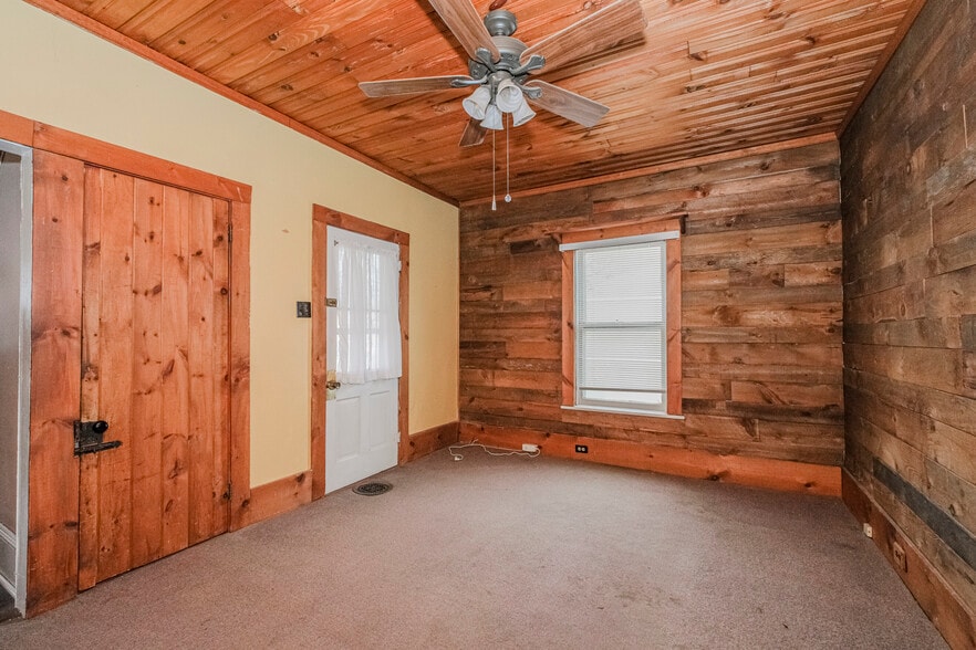 More Photos Of 20 N Main St, Marlboro Office For Sale