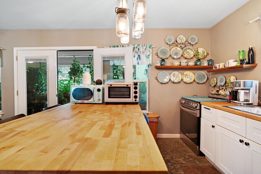 More Photos Of 821 County Road 43830, Paris Multifamily For Sale