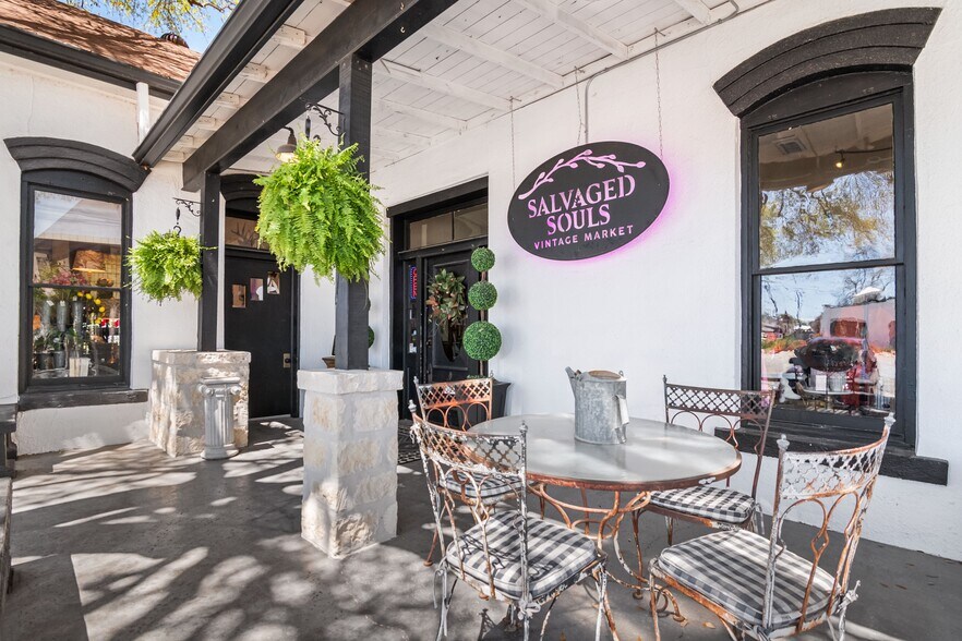 More Photos Of 702 Front St, Comfort Freestanding For Sale