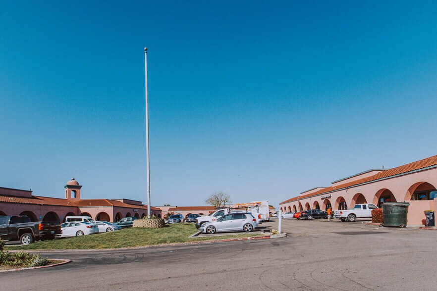 More Photos Of 1129 N H St, Lompoc Restaurant For Lease