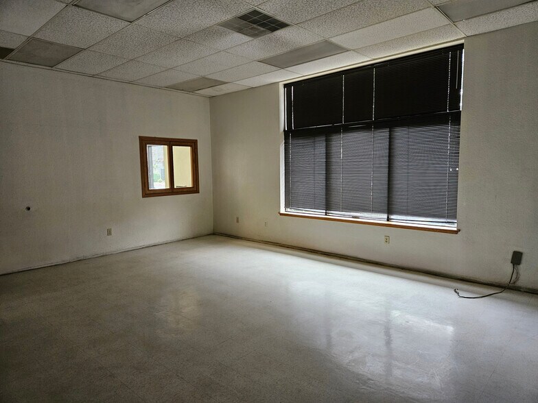 More Photos Of 142 N 9th St, Modesto Office For Lease