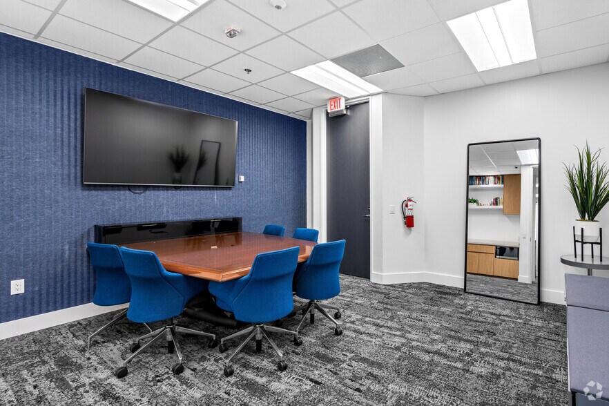 More Photos Of 19495 Biscayne Blvd, Aventura Office For Lease