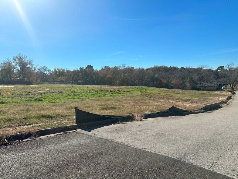 More Photos Of 3020 W Gentry Pky, Tyler Land For Sale