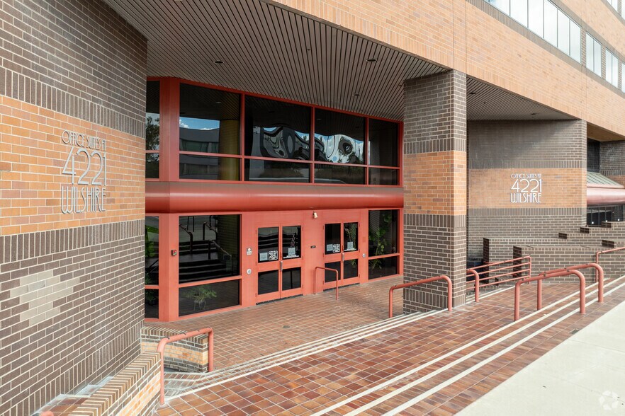 More Photos Of 4221 Wilshire Blvd, Los Angeles Office For Lease