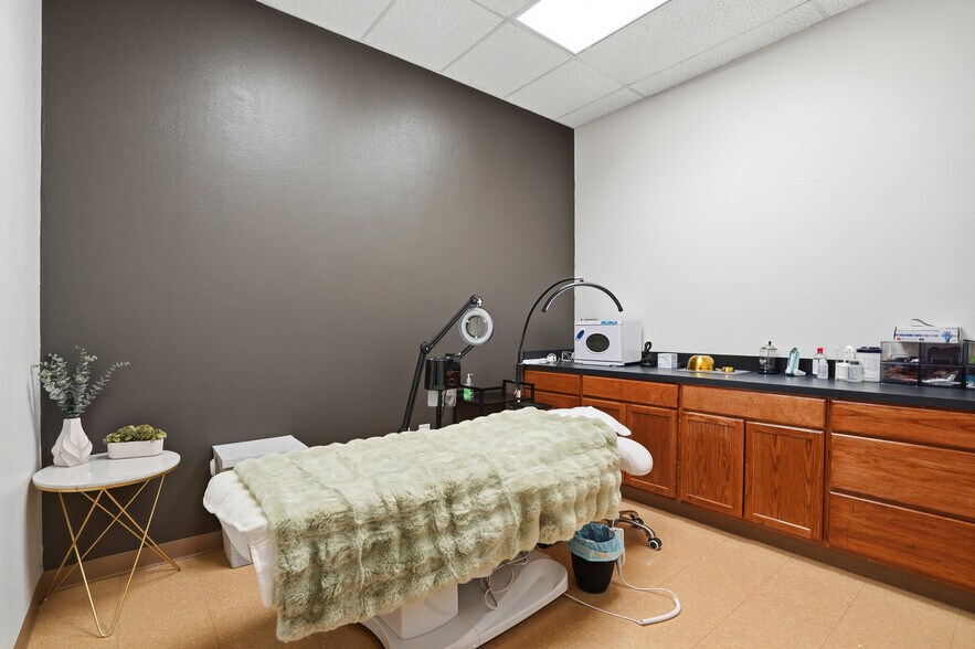More Photos Of 2950 W Camp Wisdom Rd, Grand Prairie Medical For Lease