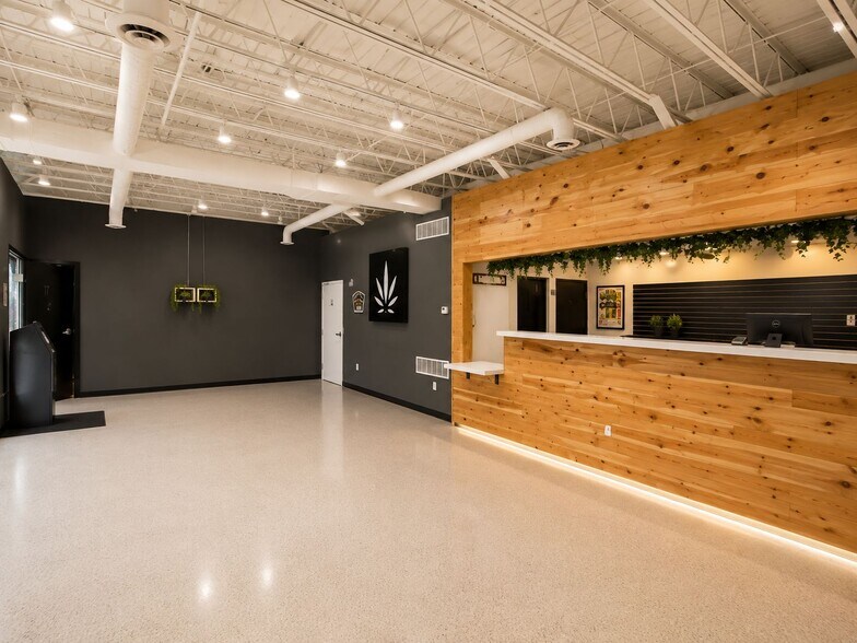 More Photos Of 465-471 S Schaefer Hwy, Detroit Freestanding For Sale