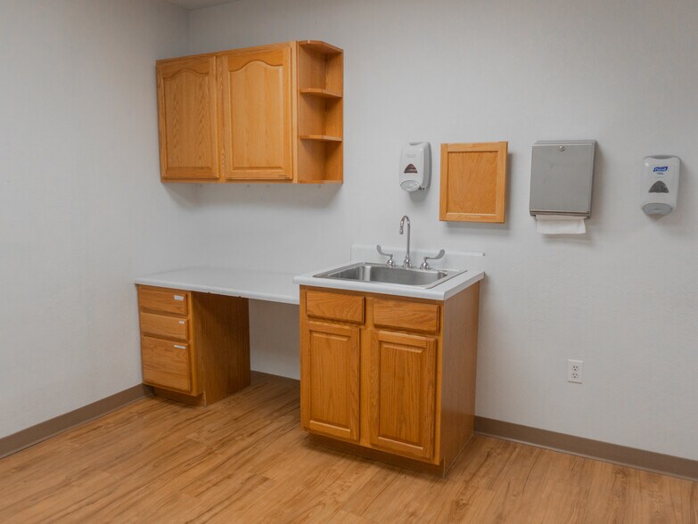 More Photos Of 1604 2nd Ave, Council Bluffs Office For Sale