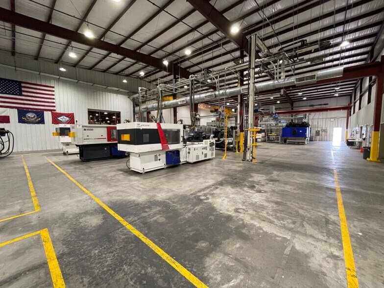 More Photos Of 190 Finegan dr, Del Rio Distribution For Sale