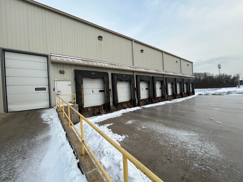 More Photos Of 1840 Commerce Dr, South Bend Warehouse For Sale