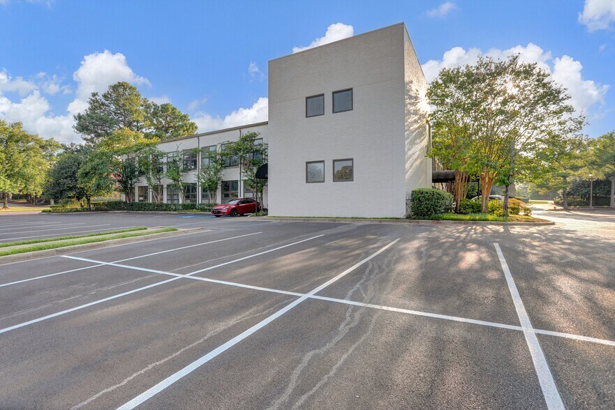 More Photos Of 775 Ridge Lake Blvd, Memphis Unknown For Lease